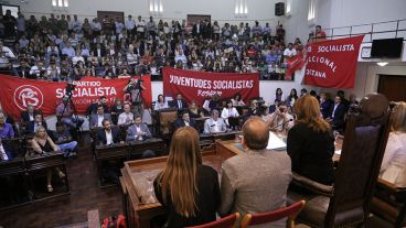 Las barras socialistas apoyaron a la intendenta.