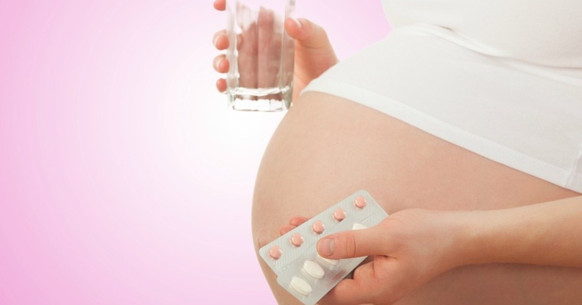 El consumo de ibuprofeno durante el embarazo puede dañar al feto