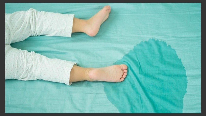 La enuresis conlleva consecuencias físicas y emocionales tanto para el niño como para la familia.