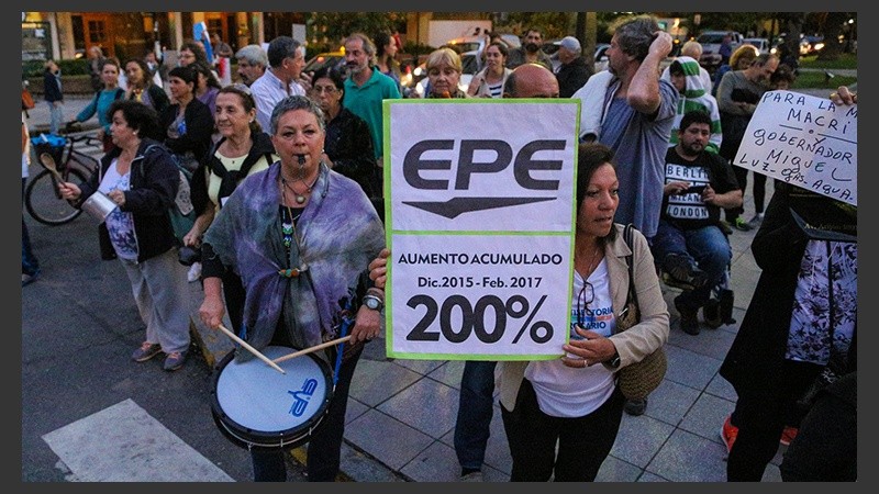 Principales reclamos : aumento de luz y gas. 