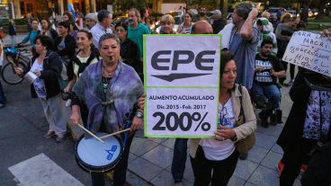 Principales reclamos : aumento de luz y gas.