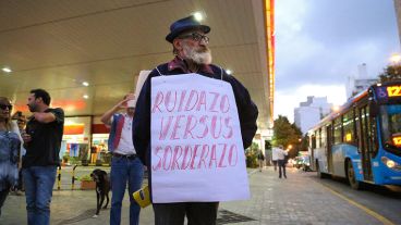 El señor pidió que las autoridades escuchen el reclamo.