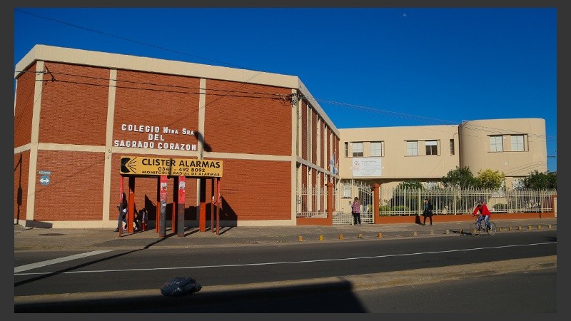 La escuela está sobre la ruta 21.