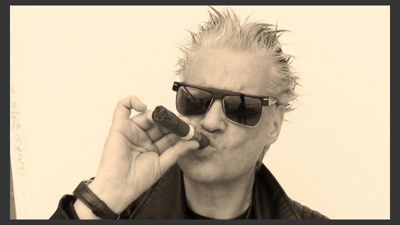 “Petinatto Café Concert” propone monólogos irreverentes sobre distintos tópicos.