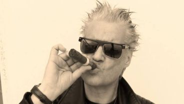 “Petinatto Café Concert” propone monólogos irreverentes sobre distintos tópicos.