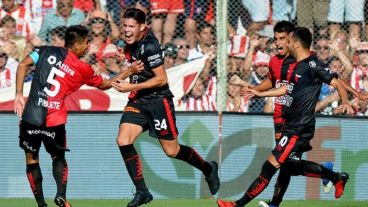 Grito rojinegro en la capital provincial.