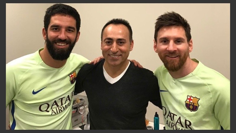 Messi en el salón del peluquero turco.