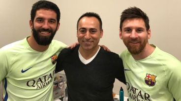 Messi en el salón del peluquero turco.