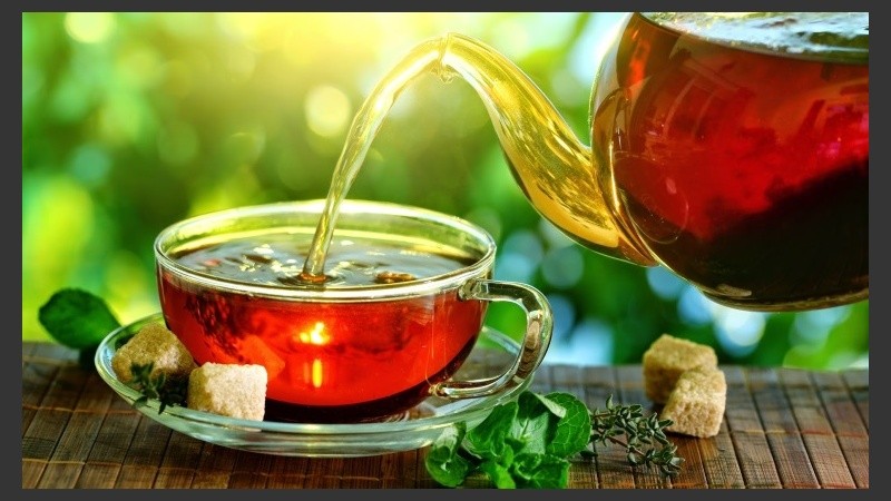 Los resultados mostraron que el riesgo de demencia se reduce a la mitad entre los bebedores diarios de té.