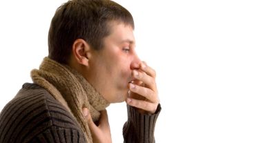 Existe una vacuna, la BCG, con la que el bebé recién nacido es inoculado antes de salir de la maternidad.