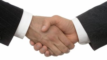 El acuerdo fue rubricado por los Rectores Héctor Floriani y Miguel Camino Solórzano.