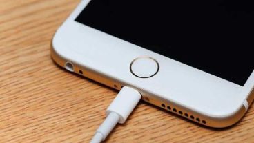 Un británico falleció tras recibir una descarga eléctrica de un teléfono móvil.