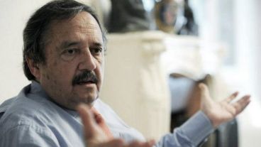 Ricardo Alfonsín pidió responsabilidad a empresarios y periodistas.