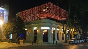 El frente del nuevo bar en Oroño y Güemes.