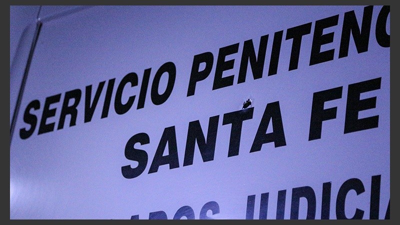 Así quedó el vehículo del Servicio Penitenciario baleado.