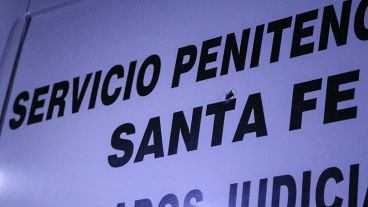 Así quedó el vehículo del Servicio Penitenciario baleado.