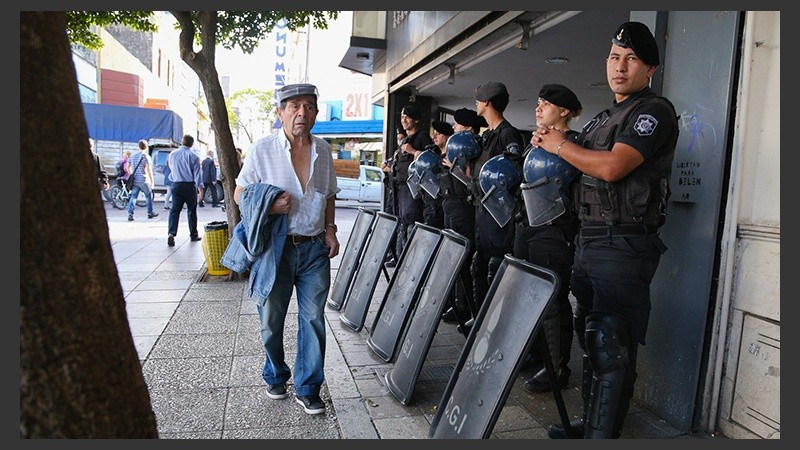 Nunca hubo tantos policías en las peatonales.