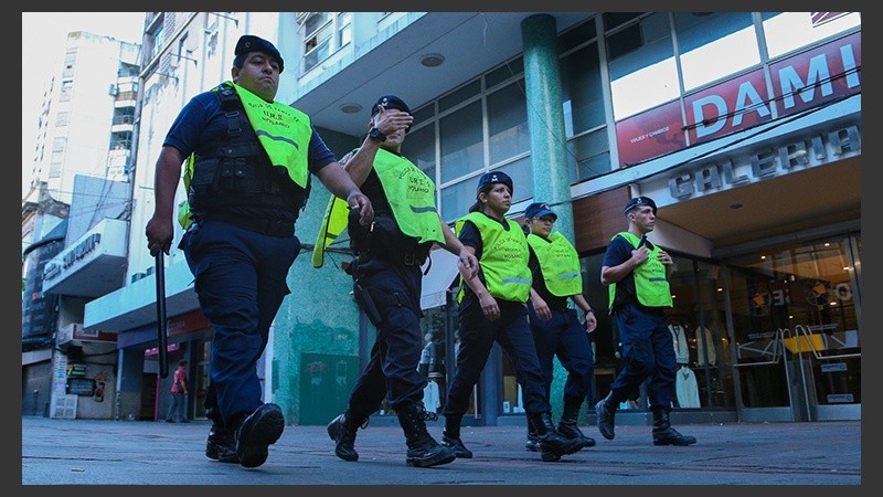 Nunca hubo tantos policías en las peatonales.