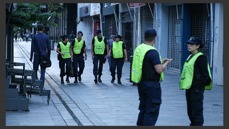 Nunca hubo tantos policías en las peatonales.
