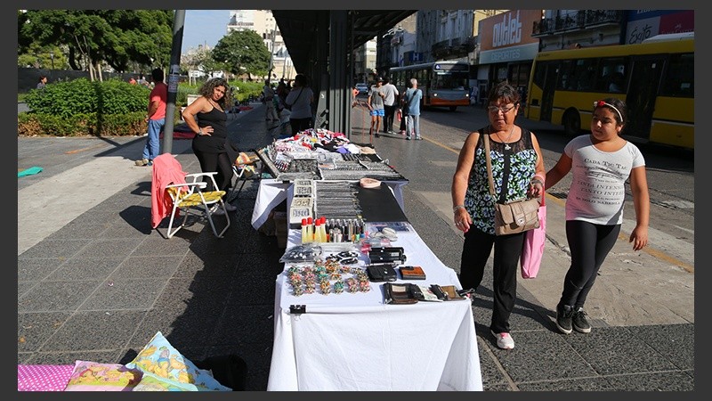 Algunos manteros se trasladaron a plaza Sarmiento.