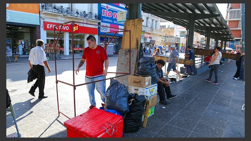 Algunos manteros se trasladaron a plaza Sarmiento.