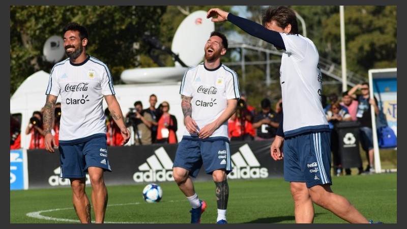 Messi, atracción del entrenamiento.