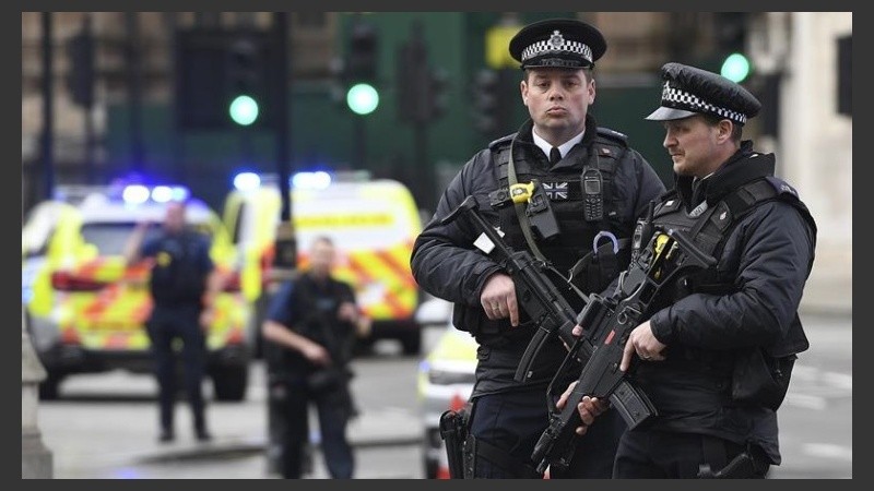 El atacante fue baleado por las fuerzas de seguridad británicas.