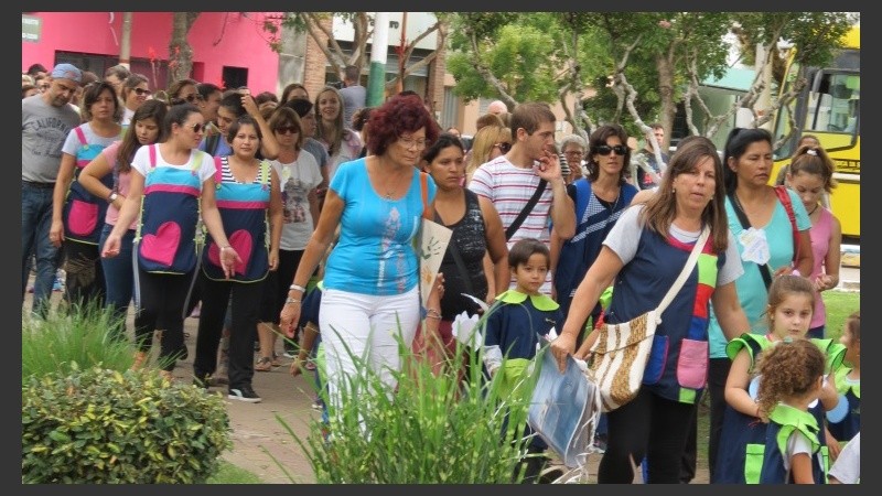 Imágenes de la marcha a un mes de la tragedia en la ruta 33. 