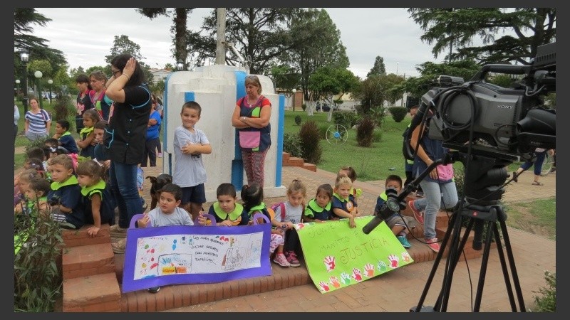 Imágenes de la marcha a un mes de la tragedia en la ruta 33. 