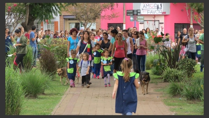 Imágenes de la marcha a un mes de la tragedia en la ruta 33. 