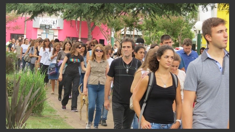 Imágenes de la marcha a un mes de la tragedia en la ruta 33. 