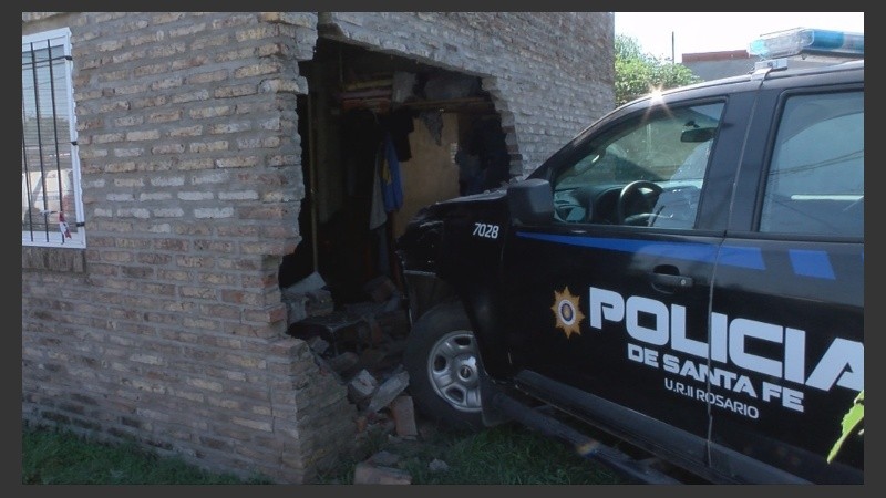 Los escombros cayeron sobre la cama y una beba se salvó de milagro. 