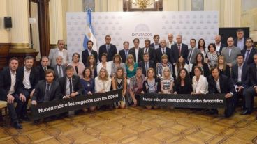 Las fotos que tomaron legisladores de Cambiemos.