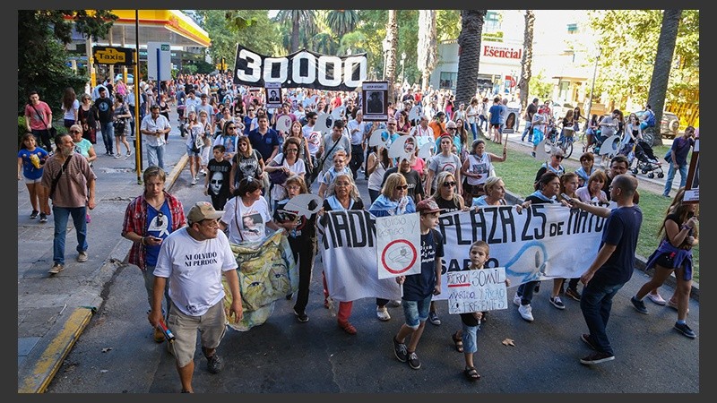 Una multitud por las calles de la ciudad este 24 de marzo.