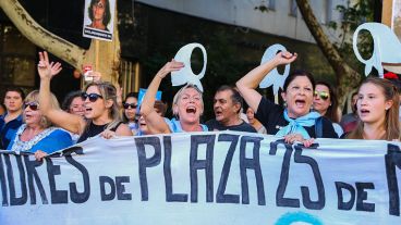 Cánticos en pedido de justicia durante la marcha.