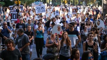 Una multitud participó de la movilización por las calles de Rosario.