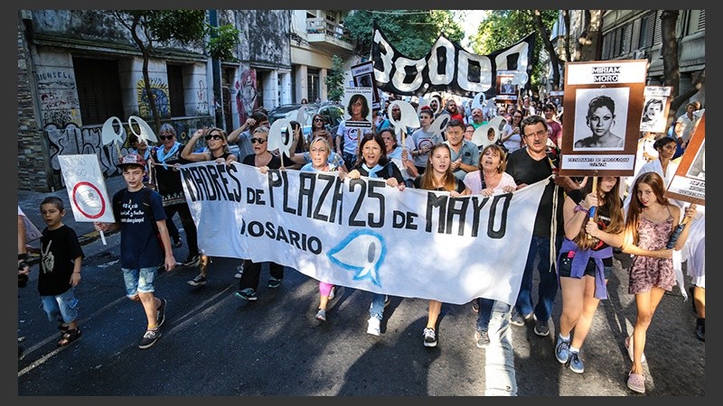 La movilización por calle Oroño este viernes por la tarde.