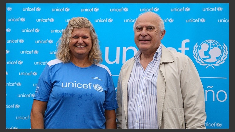 La ministra de Educación Claudia Balagué junto al gobernador Miguel Lifschitz.