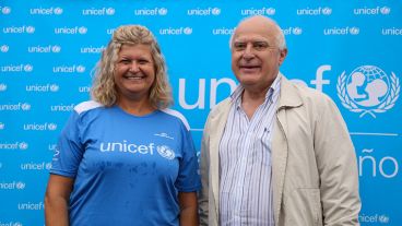 La ministra de Educación Claudia Balagué junto al gobernador Miguel Lifschitz.