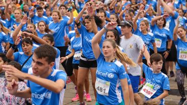 Entrada en calor de los participantes. Hubo dos carreras. Una de 2K y otra de 10K.