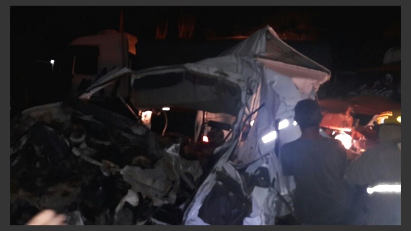 Así quedó uno de los vehículos involucrados en el siniestro vial.