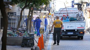 Litoral Gas trabajando en la cuadra de Sarmiento al 700. Se montó un operativo de prevención en la zona.