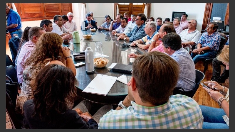 La reunión de este lunes en Santa Fe pasó a cuarto intermedio.