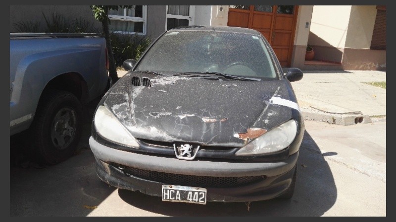 El vehículo está estacionado frente a la comisaría de Rufino.