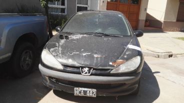 El vehículo está estacionado frente a la comisaría de Rufino.