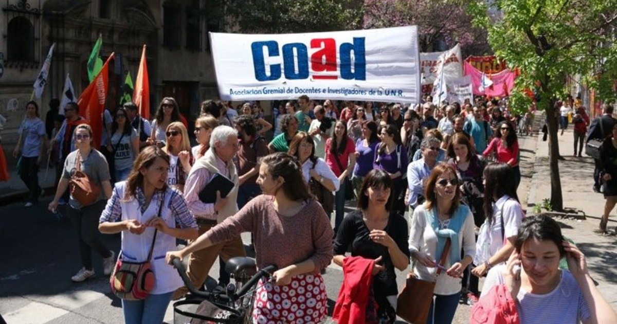 Docentes de la UNR paran 48 horas y Amsafé Rosario, el jueves | Rosario3