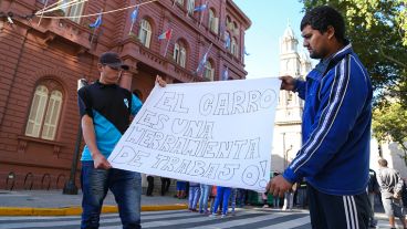 Los carreros se manifiestan por el fin de la tracción a sangre en Rosario.