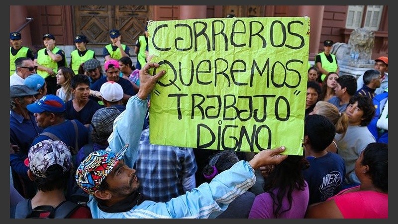 Los carreros expusieron sus reclamos ante el Palacio de los Leones. 