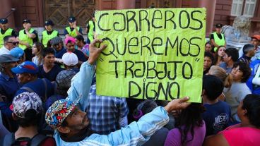 Los carreros expusieron sus reclamos ante el Palacio de los Leones.