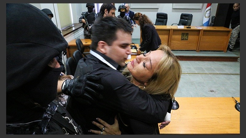 Damario junto a su abogada Hilda Knaeblein.